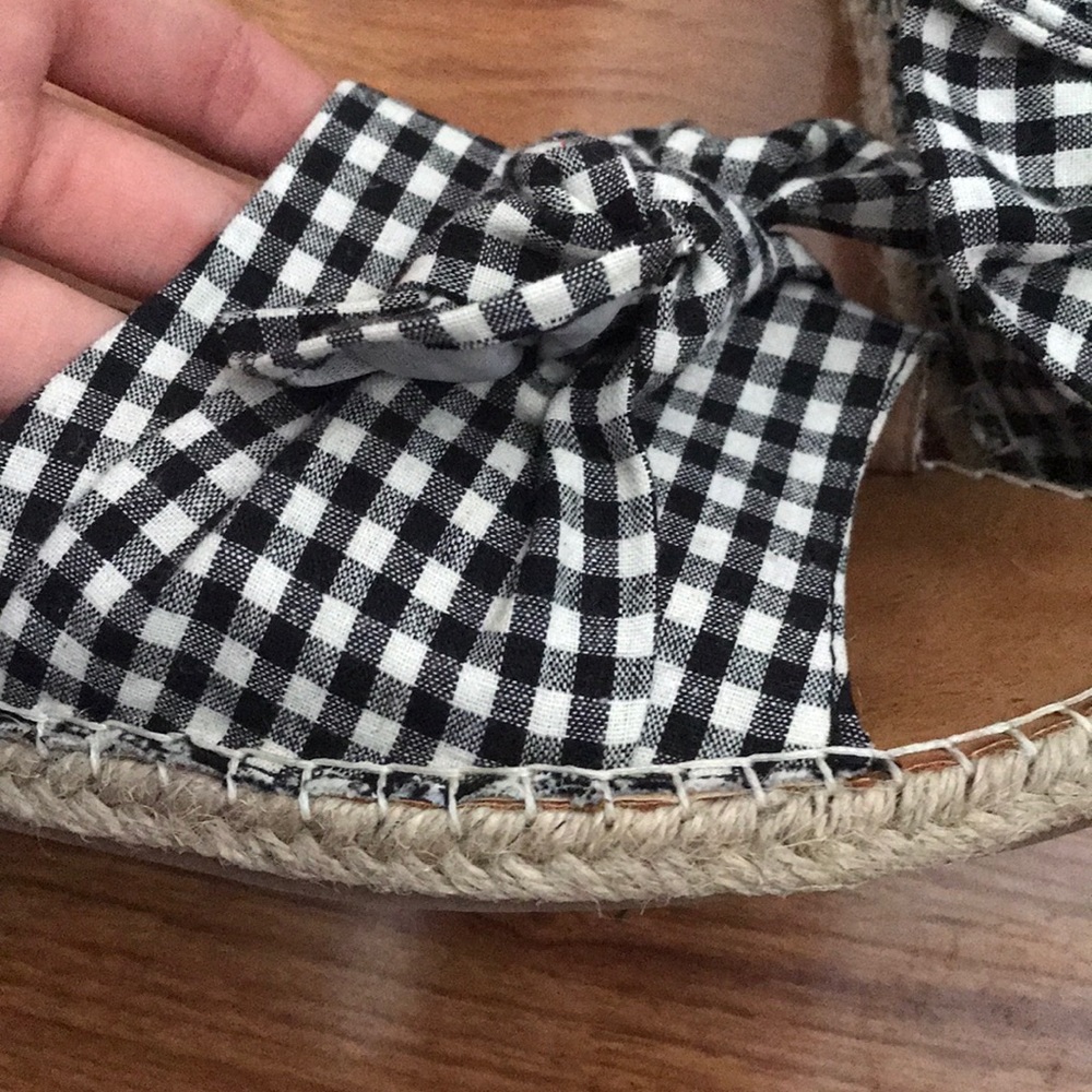 Sandals - Picture 2 of 5